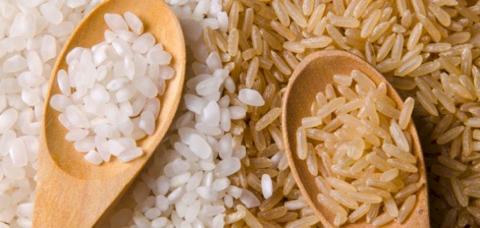 الفرق بين الأرز البني